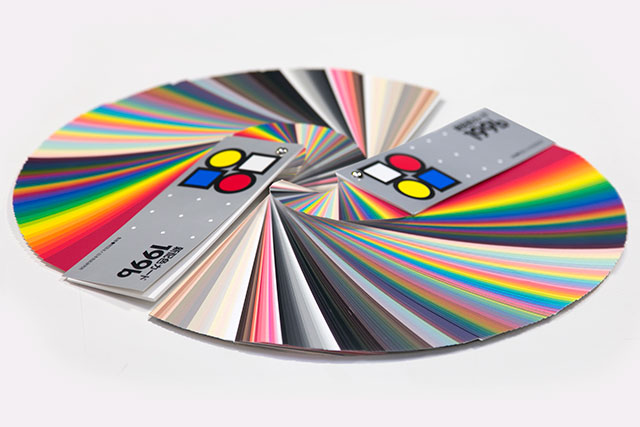 色彩/コーディネイト、ビジュアルマーチャンダイジングに必要不可欠な色彩の知識について学び、色彩検定取得を目指します。